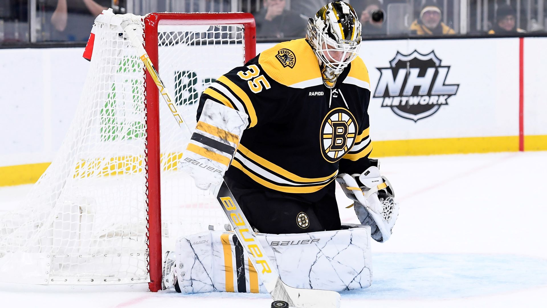 Boston Bruins goalie Linus Ullmark