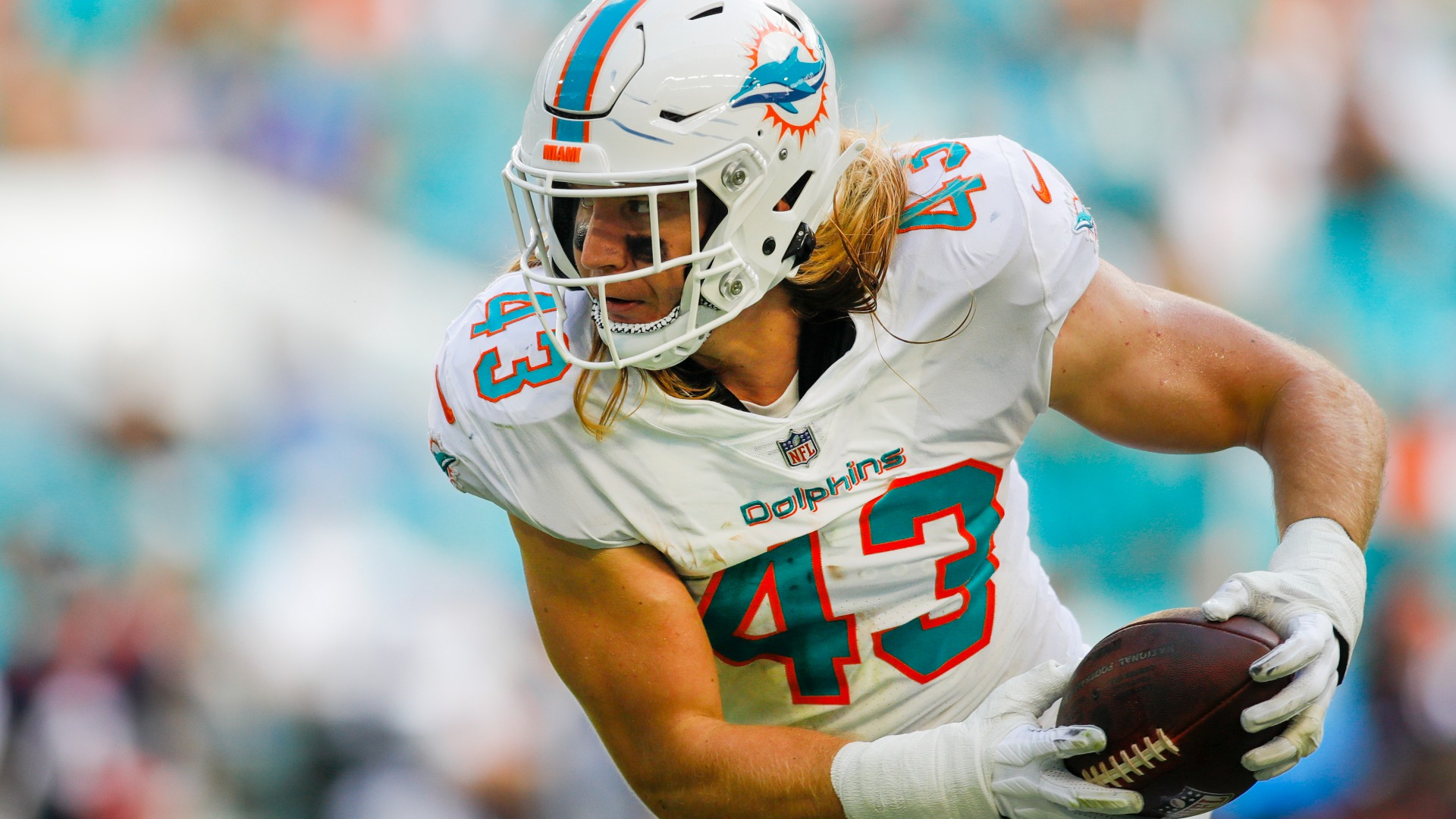 NFL linebacker Andrew Van Ginkel