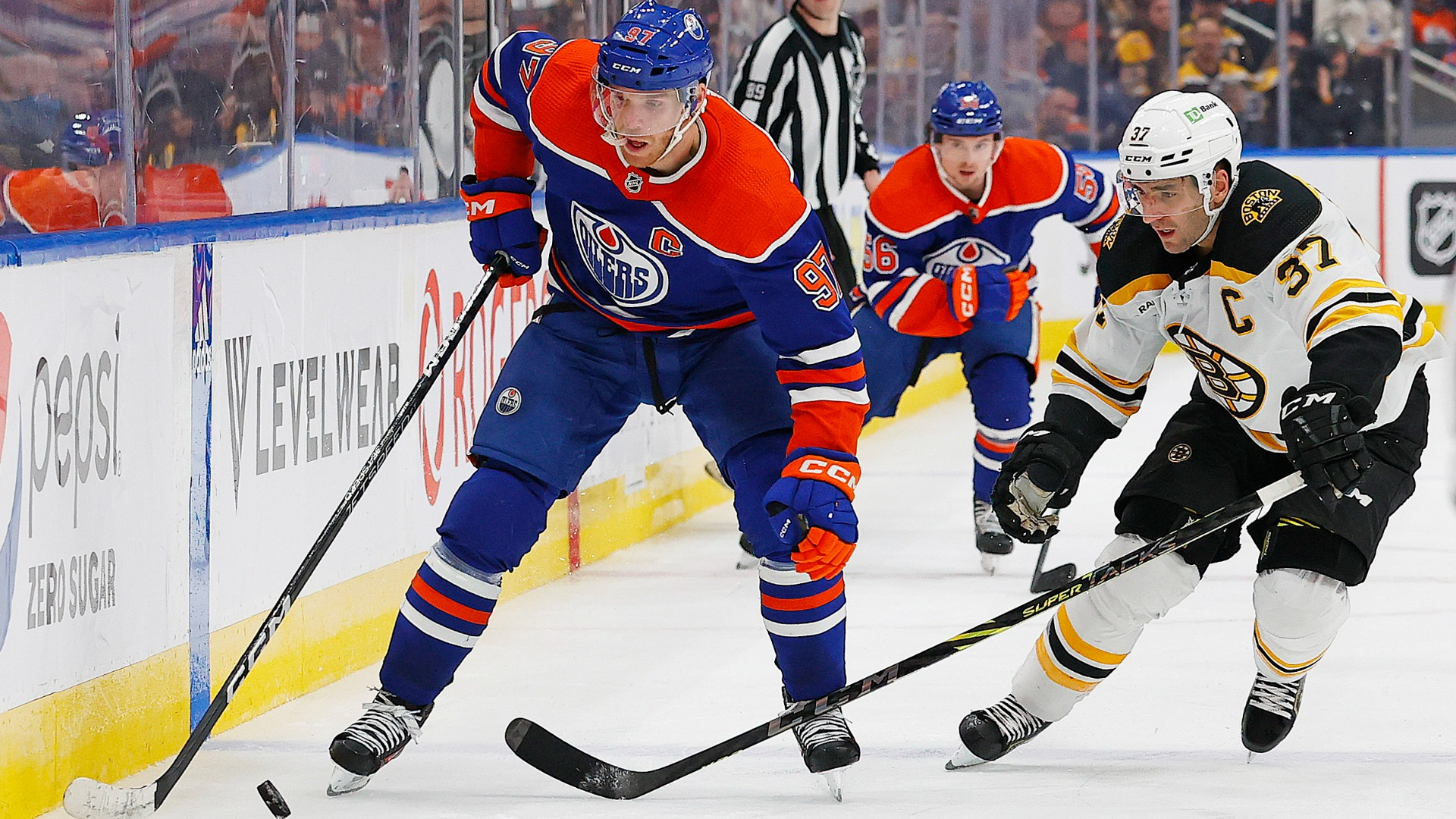 Edmonton Oilers forward Connor McDavid, Boston Bruins center Patrice Bergeron