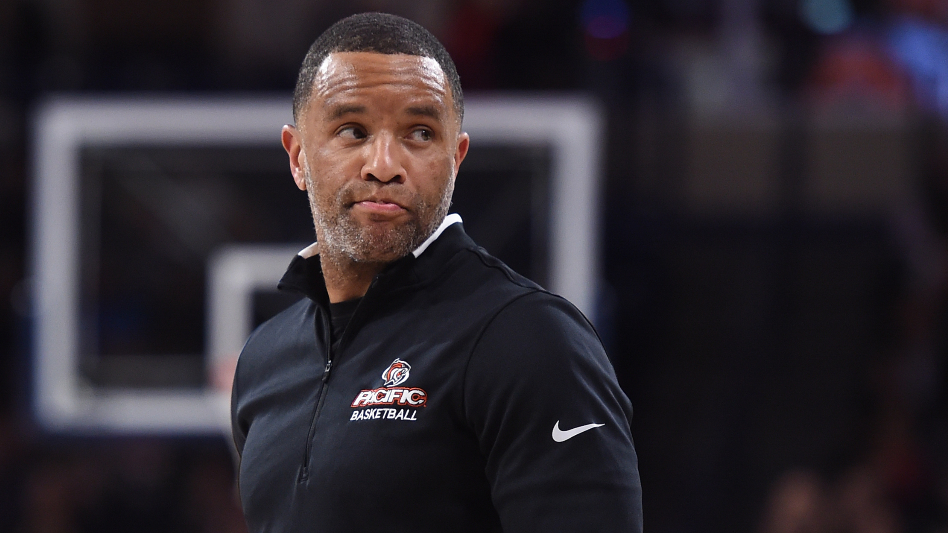 Georgia Tech Yellow Jackets head coach Damon Stoudamire