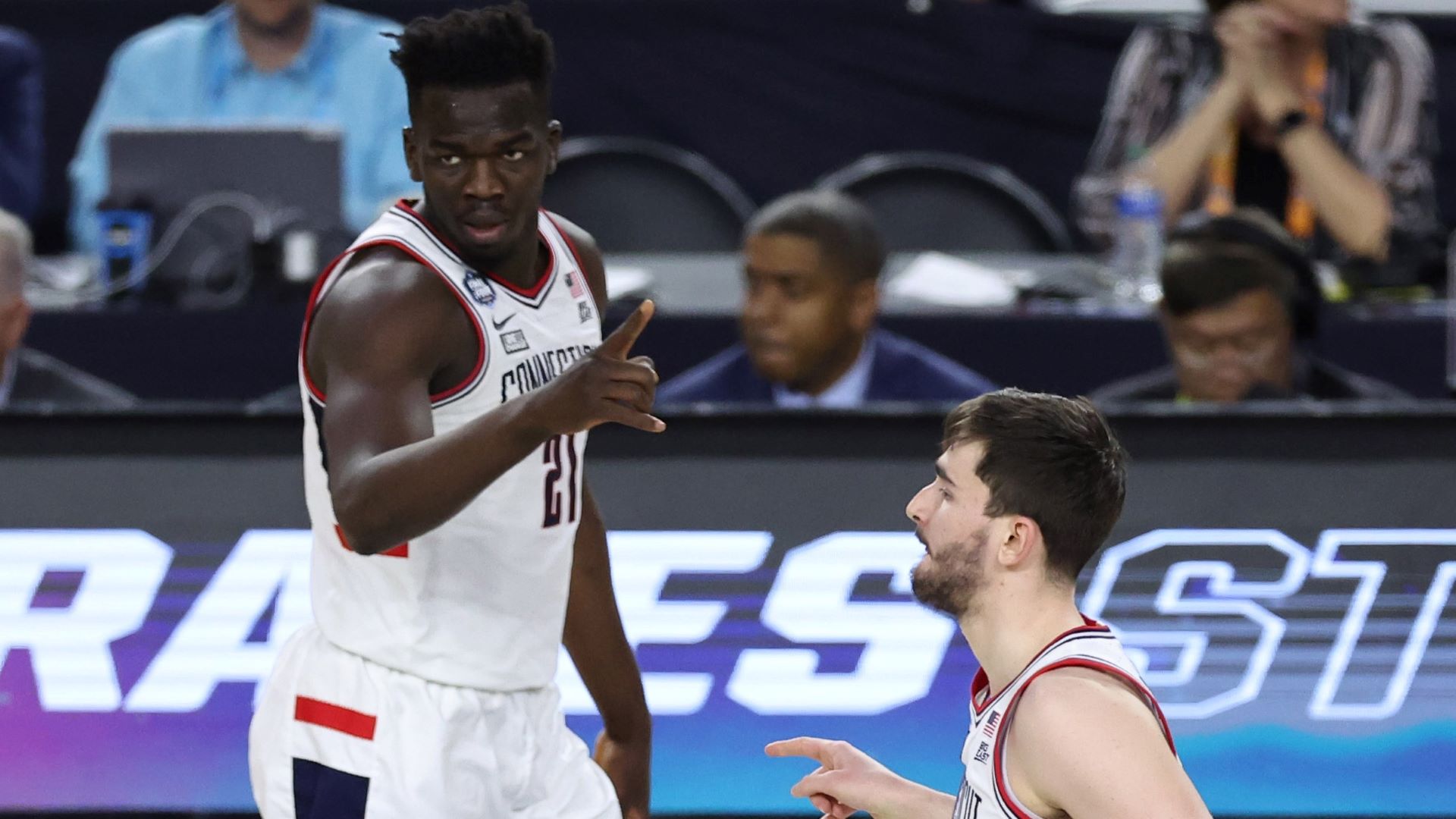 Connecticut Huskies forwards Adama Sanogo and Alex Karaban