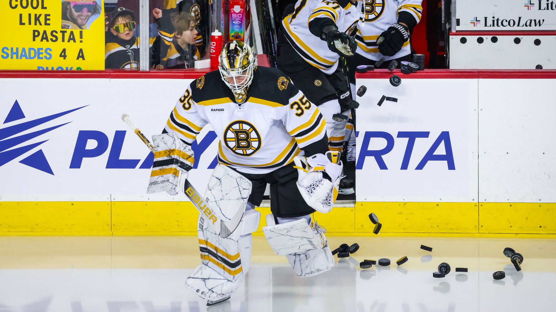 Boston Bruins goalie Linus Ullmark