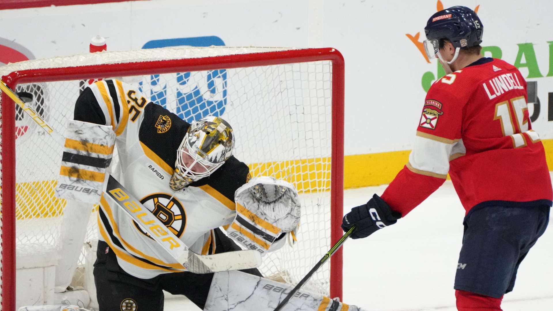 Boston Bruins goaltender Linus Ullmark