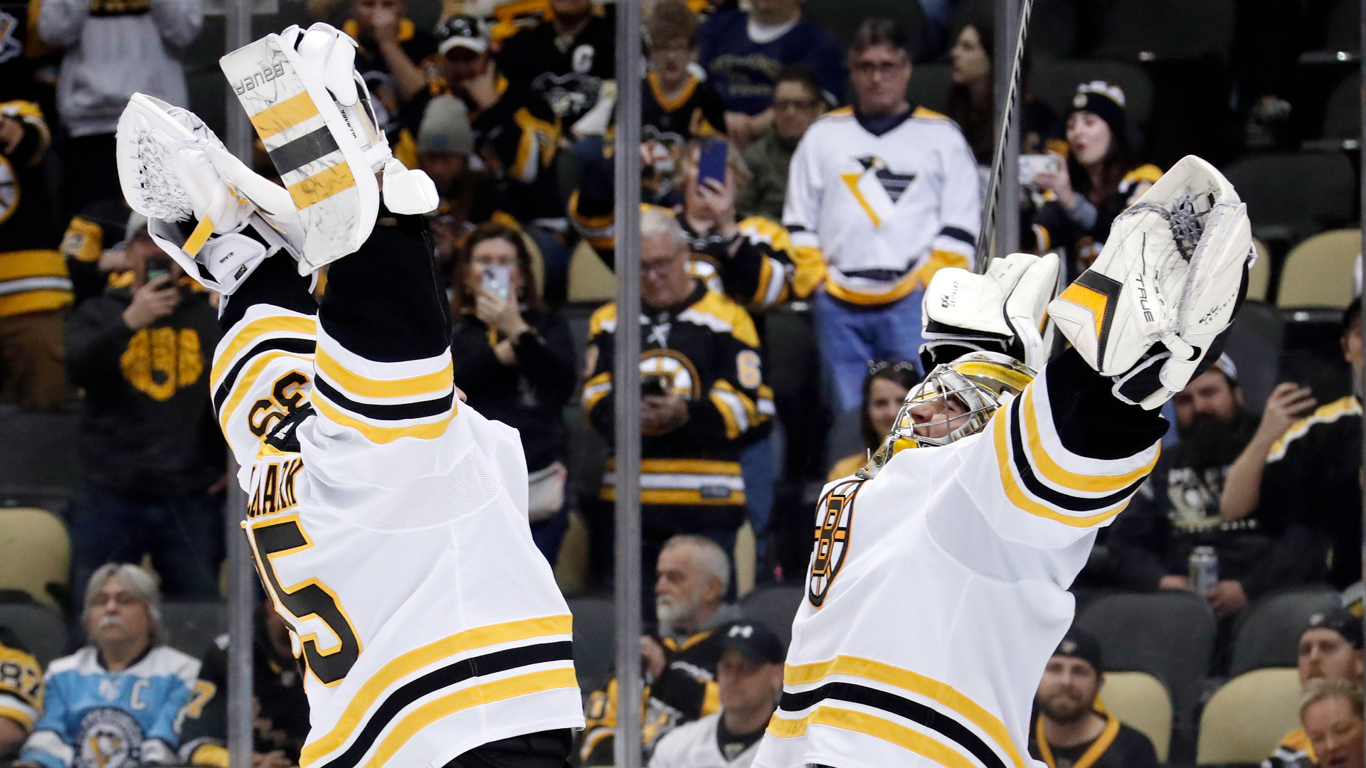 Boston Bruins goalies Linus Ullmark, Jeremy Swayman