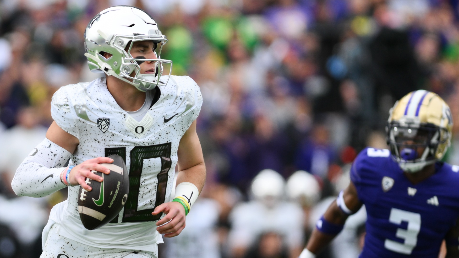 Oregon Ducks quarterback Bo Nix