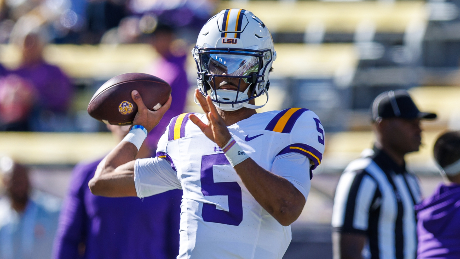 LSU Tigers quarterback Jayden Daniels
