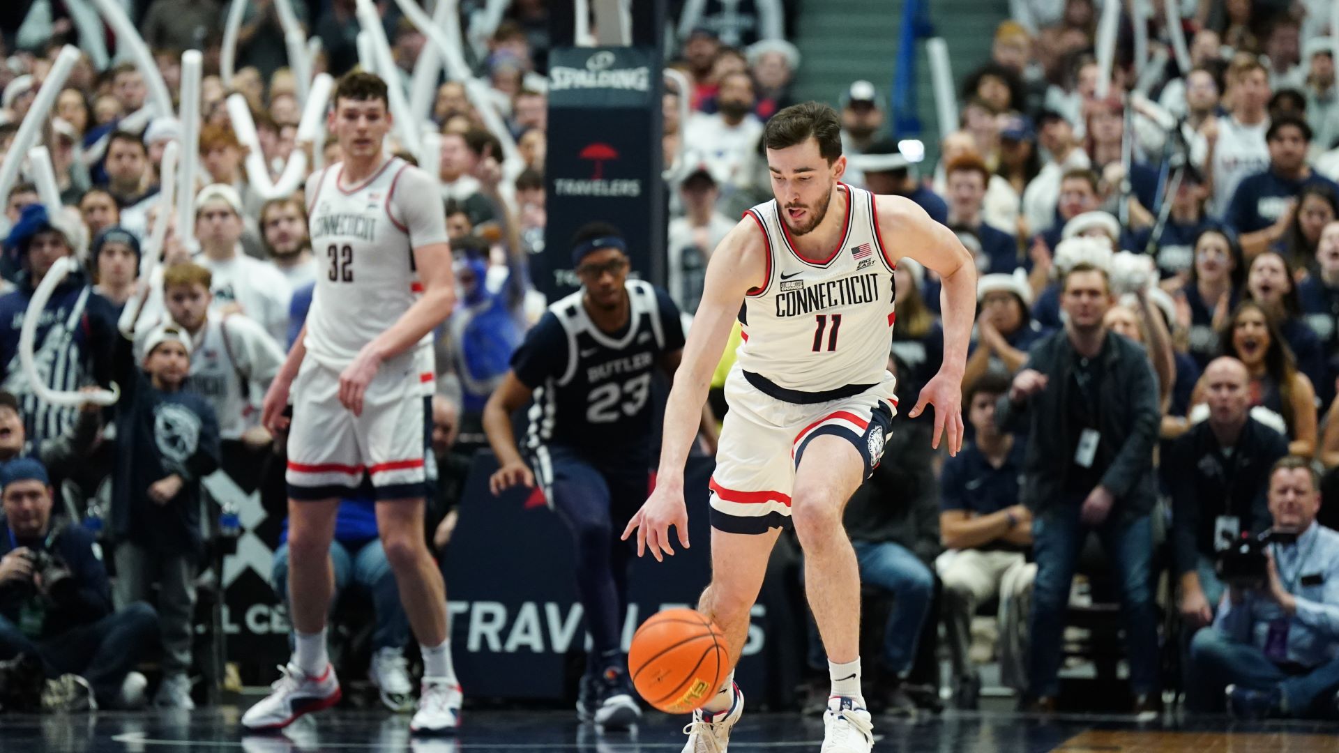 UConn Huskies forward Alex Karaban