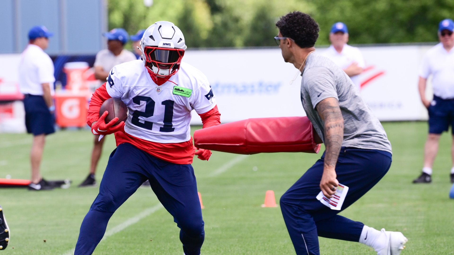 New England Patriots running back Antonio Gibson